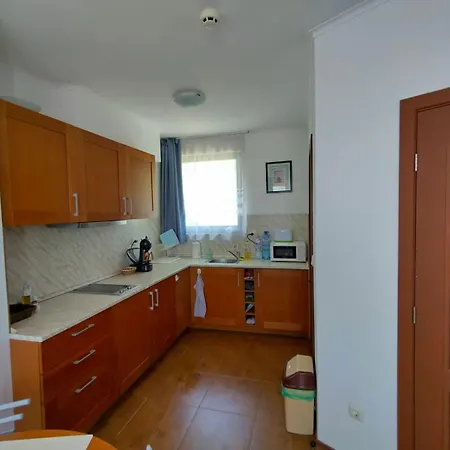 Bay View Nona 1c - * Kosharitsa